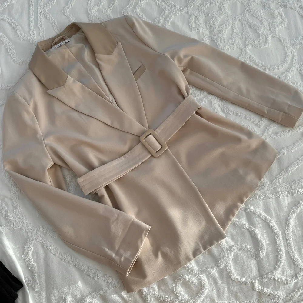Crescent Beige Belted Blazer, S - Picture 2 of 4